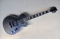 يمكن تخصيص الغيتار الكهربائي الأسود غير اللامع المصنع مع الربط الأبيض والرقبة ، واللعب الصلب السود