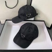 Concepteur de luxe Casquette Ball Caps Couleur solide Chapeau en métal Triangle Logo