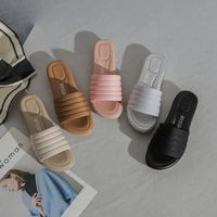 Hausschuhe große Schuhe flache Luxusrutschen Gummi -Flip Flops Slipper Frauen Low Designer Hawaiian 2022 Runde Zehenhufe Fashi
