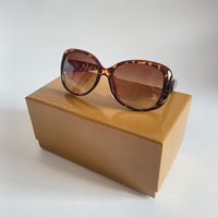 Occhiali da sole di lusso per donne Summer Womans Designer Sun occhiali UV Protezione per gli occhiali con scatola