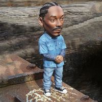 Tupac Figur Rapper Star Cool Hip Hop Guy Ornamente kreative Desktop Statue Home Wohnzimmer Büro Dekorpuppe Rapper 220628