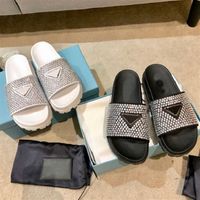 2021 European New Damen Diamond Pantoffeln Farbbuchstaben Mode beliebte dicke untere Sandalen Girl Style Pantetten Größe 35-40198o