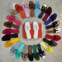 Designers de haute qualité pantoufles classiques de couleur unie solide femme à la maison glissent les glissements de mode luxurys sandales extérieures antidérapant les tongs imperméables chaussures d'été très bien
