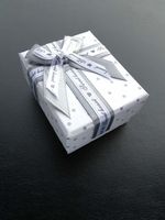 [Simples Sete] Retail Festival Grey Dot Box Livro Branco para Jóias, pulseira de embalagem com arco, clássico Broche / Pacote Colar