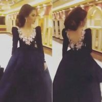 Simple Arabie Saoudite 2016 Vente Chaude Bleu Marine Robes De Bal Puffy Manches Bas V Retour 3D fleurs V Cou Robes De Soirée