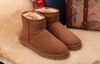 O envio gratuito de botas de neve de inverno 2017Hot senhoras clássicas quente mini-botas de Natal senhora Minis sapatos castanha de chocolate cinza Venda preto