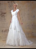 A-Line Lace Appliques Modest Bröllopsklänningar med Cap Sleeves Queen Anne Neck Lace-up Tillbaka Vintage Bridal Gowns Formell Vestido de Noiva