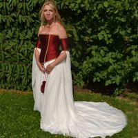 Średniowieczne suknie ślubne Burgundy ciemny czerwony i biały linia ramiączek gorset gorset szyfon rocznika suknie ślubne długie formalne rocznika nosić