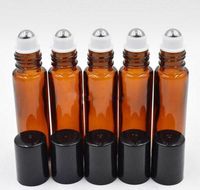 Uçucu yağlar için silindir cam şişe Sıcak satış 1000pcs / Çok 10ml amber rulo siyah kap Metal makara ile doldurulabilir parfüm şişesi boş
