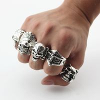 Hot sale Gótico Crânio Esculpido Grandes Anéis de Motociclista dos homens Anti-Prata Retro Do Punk Anéis Para Homens s Moda Jóias em Massa por atacado