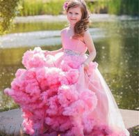 2022 Girls Pageant Robes Rose Volants Train Prestige Coloré Cloud Robes De Boule Sangles Perles Fleur Filles Robe pour adolescence Première communion
