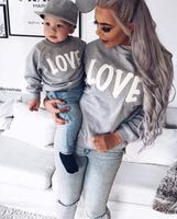 2017 Herbst Winter Familie Passenden Sweatshirt Pullover Mama Mutter und Baby Tochter Kleidung LIEBE Pringing Mama Familie Kleidung