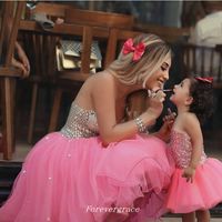 Мать и дочь соответствующие розовые платья розового домогов Обращается с бисером короткие женщины носить вечернее вечеринка для вечеринки для материнского платья плюс размер