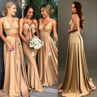 Sexiga guld brudtärna klänningar med slits 2018 en linje v nacke långa boho land beach maid av ära klänningar plus storlek bröllop gäst bär