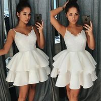 Krótkie małe białe sukienki do domu 2020 spaghetti paski suknie kulkowe warstwy koronkowe koktajl suknia mini balu na studia na imprezę