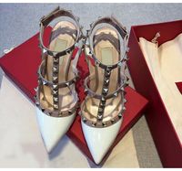 2018 Designer Donna Tacchi alti Festa Moda Rivetti Ragazze Sexy scarpe a punta Scarpe da ballo Scarpe da sposa Sandali con doppio cinturino