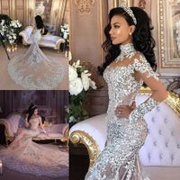 Gorgeous High Neck Crystal Beaded Bröllopsklänningar med Lace Appliques Sheer Mermaid Bridal Gowns med långärmad applikationer Anpassad