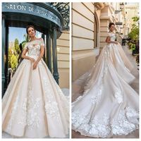 2018 Bateau Mangas Curtas Rendas Vestidos de Casamento 3D Floral Applique Catedral Trem De Luxo Praia Vestidos de Noiva Plus Size Vestidos De Mariee