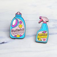 Miss Zoe Dibujos animados detergente eliminar el estilo repelente de esmalte Pines Badge Denim Jacket Joyas Regalos Broches para mujeres hombres
