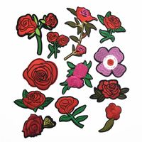 12pcs / lot Patchs de fleurs Petite fleur brodée Applique de fer sur Sew on Rose Patch Vêtements DIY