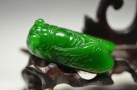 素敵な中国の自然な緑の翡翠の手を彫りの蝉のペンダント