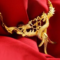 Kvinnor Bröllop Hängsmycke Halsband med Dragon Phoenix Patterned Solid 18K Gul Guldfyllda Tillbehör Bröllop Smycken