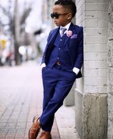 Royal Blue Boy's Formal Wedding TUXEDOS 2022 Dos botones con muescas con muescas Personal de la fiesta de los niños Trajes de la manada (chaqueta + pantalones + chaleco + corbata)