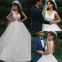 2020 Vestidos de novia del país árabe en V Cordillo 3D Floral Floral apliqueado Sweep Tren Boho Vestido de novia Hecho a medida Jardín sin espalda Vestidos nupciales