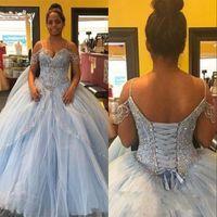 Ljus himmel blå prom quinceanera klänning 2019 pärlor boll klänning av axlarna kortärmad puffy sweet 16 side party klänningar