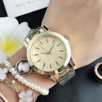 Марка Кварцевые наручные часы для женщин Девушка в стиле Металл стальной лентой часы M82