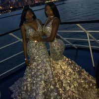Bling Bling Gold Lace Mermaid Prom Klänningar Sexig Deep V Neck Pärlor Kristaller 3D Blommor För Black Girls African Evening Dresses Plus Storlek