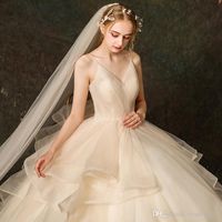 2020 봄 새로운 프랑스어 섹시한 웨딩 드레스 햅번 스타일의 슬링 드레스 저녁 웨딩 솜털 드레스 무료 배송 자
