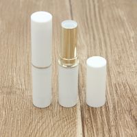 2.8g kosmetische leere Chapstickflasche Lippenbalsamröhrchen hausgemachte Lippenstiftcontainer mit goldsilbernen Innenrohr
