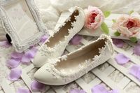 Wholesale 2015 White Lace Wedding Shoes Pearls Beading Applique Fashion Bridal Shoes Hand Made Cheap Modest Sexy Elegant In Stock New