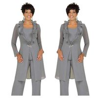 Cómo Combinar Un Vestido Gris