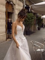 Wholesale A Line Backless Wedding Dress Sexy Spaghetti Straps Bridal D Lace Flowers Fairy Beach robes de soirée