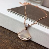 Wholesale Fashion Clover Fan Shaped Black Agate Diamond Gold Necklace Pendant Womans Fashion Jewelry for Womans