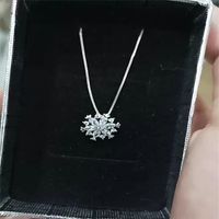Wholesale 2020 trendy women s Snowflake Pendant Necklace Fashion Clavicle Chain Rose Gold Silver Color Necklace For Women