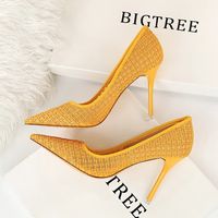 yellow pumps canada