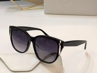 Wholesale New Popular Brand Designer Sunglasses Fashion Cat Eye Frame Sun glasses Set with diamonds and rivets Design Eyewear Come with case