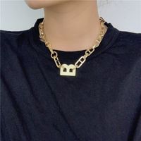 Wholesale Exaggerated Chunky Letter B Chain Necklace Gold Silver Plated Statement Short Clavicle Chain Simple Hip Hop Prndant Jewelry Female