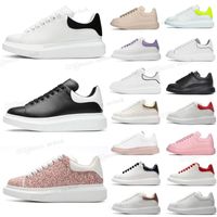 Wholesale 2022 Top quality Mens Casual shoes Womens sneaker Fashion Chaussures Shoe Beautiful Platform Sneakers Leather Solid Colors Dress Large Suede Trainers