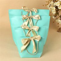 Wholesale Fashion Gift Boutique Bag Paper Bag Clothes Packing for Birthday Wedding Baby Shower Graduation Present Wrap