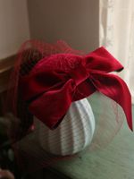 Wholesale Stingy Brim Hats Elegant Ladies Cocktail Fascinator Hat Hair Clips Formal Wedding Fancy Party Wine Red White Large Velvet Bow Veil Head