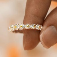 Wholesale Vintage Gold Daisy Flower Ring For Women Korean Style Adjustable Open Cuff Floral Finger Rings Bride Wedding Engagement Statement Jewelry Lover Gift for Ladies