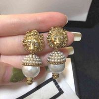 Wholesale 1 high quality vintage ear stud decoration retro gold lion head stud pearl earrings for women fashion luxury jewelry