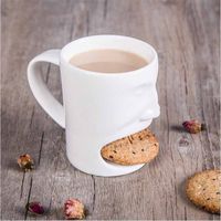 Wholesale 2020 New Cookie Mug Ceramic Milk Tea Cup Funny D Face Mug Creative Coffee Mug with Biscuit Pocket Holder Novelty Birthday Gift