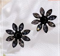 Wholesale 2021 studs earrings The new black luxury crystal flower Stud S925 silver Needle dinner party evening dress accessories