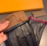 Wholesale Leisure Sheepskin Leather Mittens Women Warm Gloves Plus Velvet Designer Metal Letter Mitten With Gift Box
