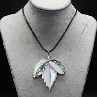 Wholesale Pendant Necklaces High Quality Natural Shell Necklace Carved Lifelike Leaf Shape For Feminine Charm Jewelry Size x52 Mm